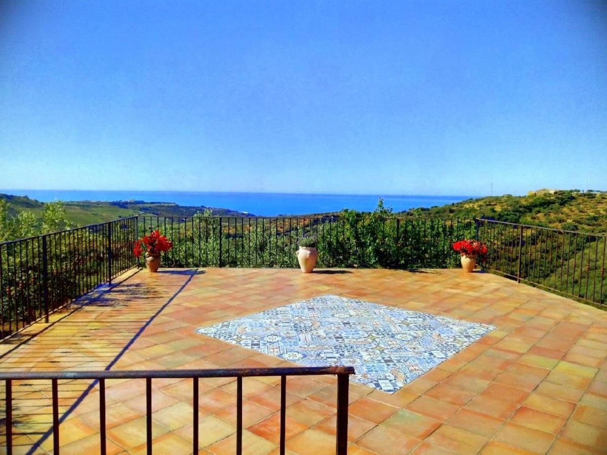 Villa Immersa In Oliveto Vista Mare Sciacca Bagian luar foto